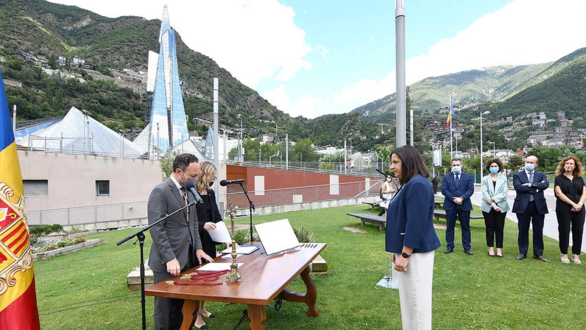 Trini Marín, ministra d'Administracions Públiques, jurant el càrrec el juliol passat.