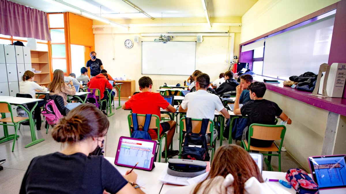 Els centres educatius no universitaris tenen 4.586 ordinadors