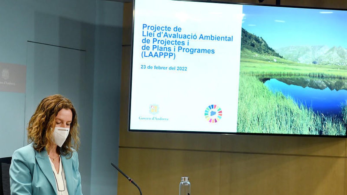 La ministra Calvó durant la roda de premsa d'aquest dimecres