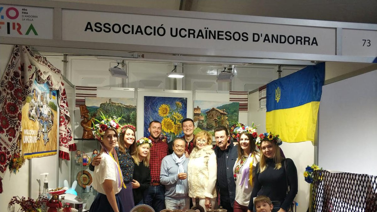 El cònsol honorari amb l'associació.