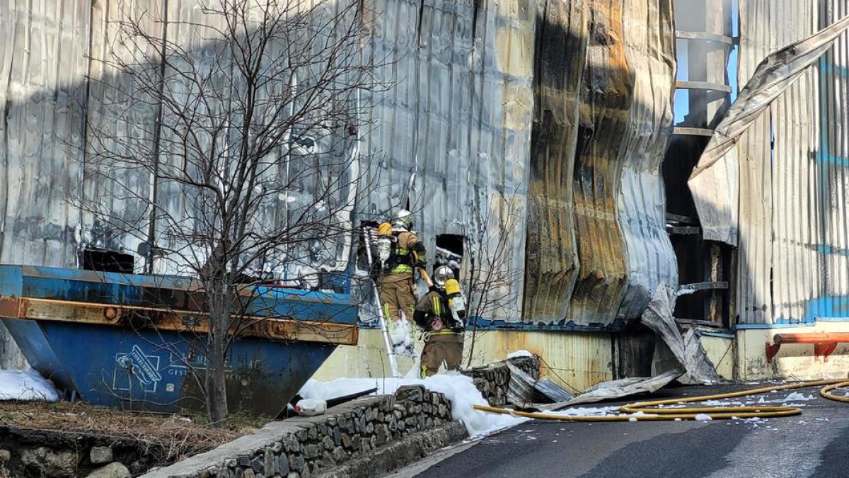 Dotze hores per sufocar l'incendi