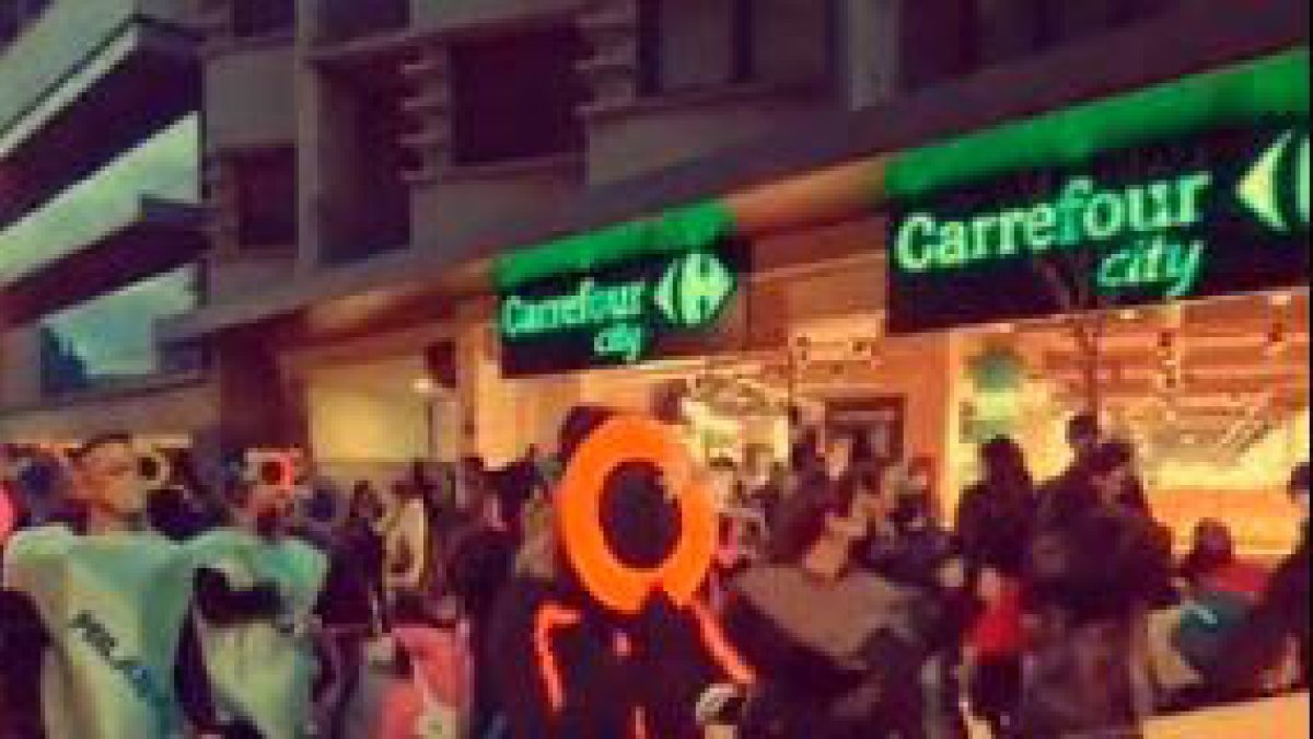 Imatge de la rua, ahir a la tarda.