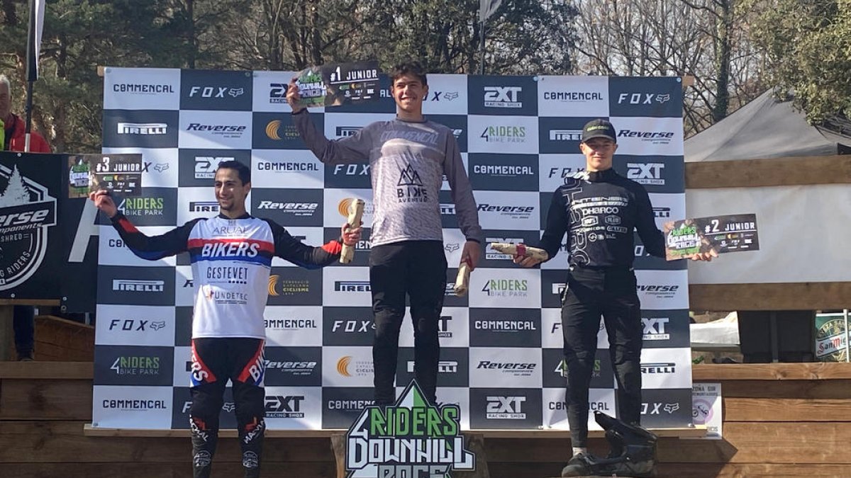 Arnau Graslaub, a la dreta, va finalitzar segon a Avià.