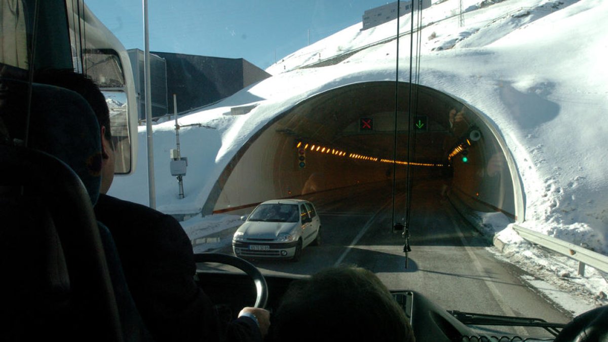 El trànsit de vehicles al túnel d'Envalira va disminuir durant la pandèmia.