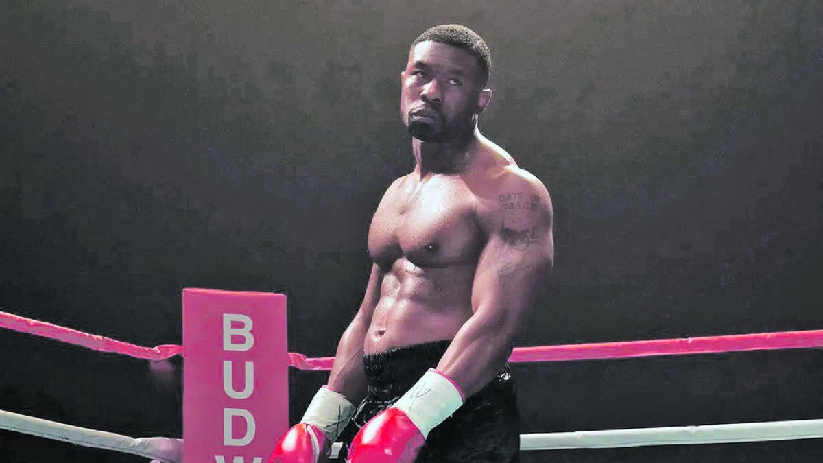 Trevante Rhodes es posa a la pell de Mike Tyson a 'Mike' (Disney+).