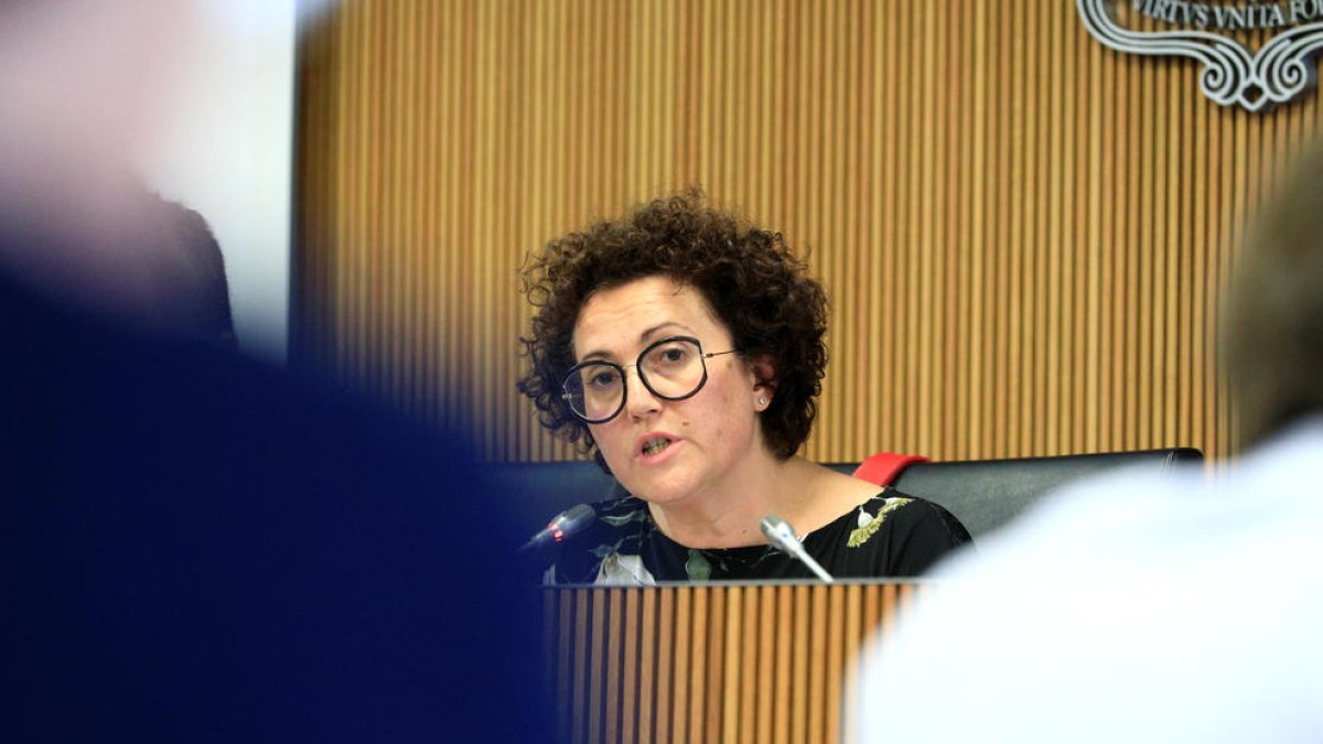 La ministra d'Afers Socials, Judith Pallarés, ha explicat la situació respecte a la contractació de Stop Violències.
