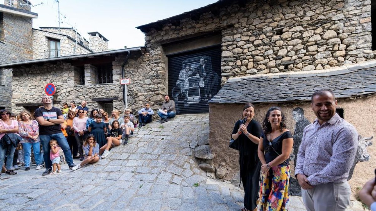 Inauguració dels murals de Samantha Bosque