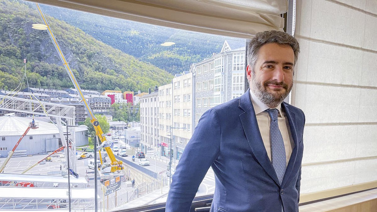 El ministre de Finances, Eric Jover, al seu despatx de l'edifici de Govern.