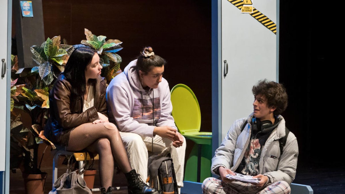 Els joves de The Teen Project en la representació de l'obra