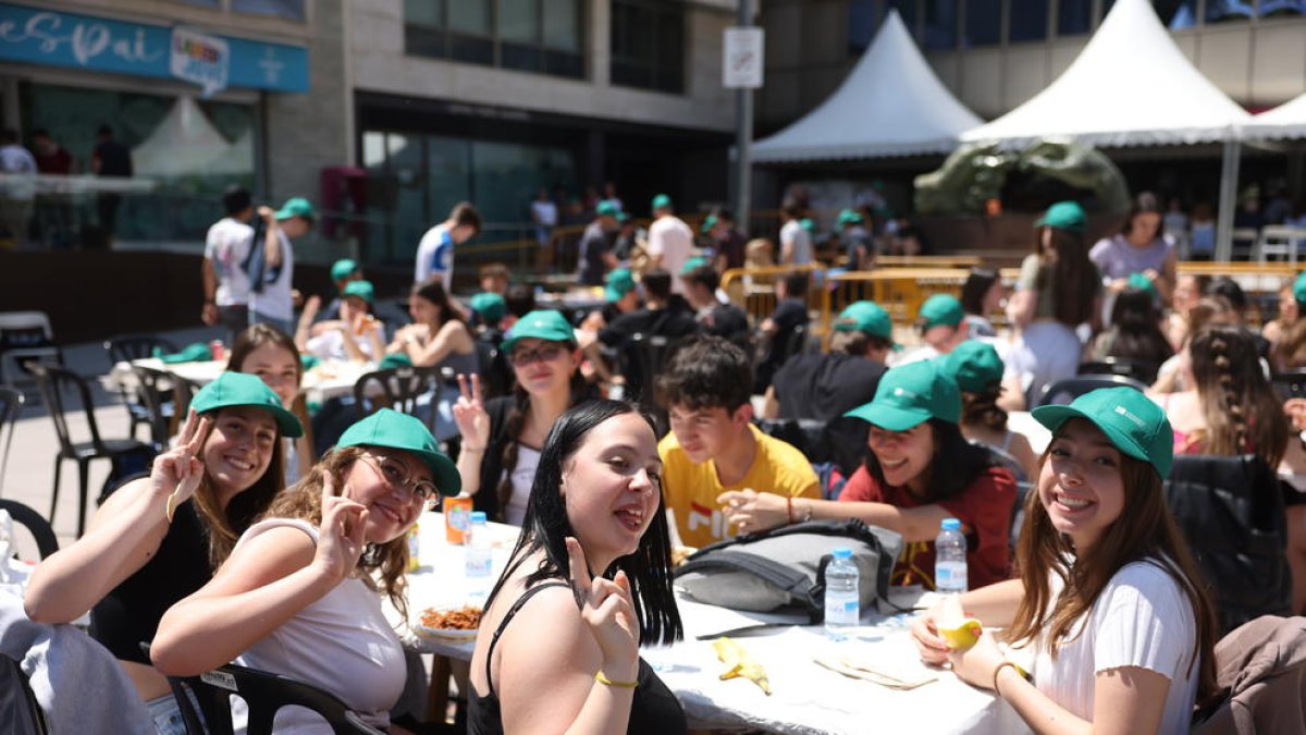 Els estudiants han pogut gaudir d'un dinar per la Diada universitària