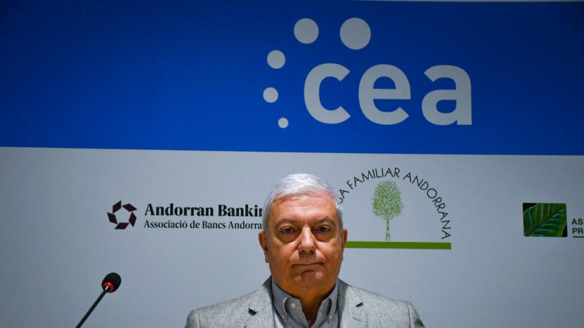 Gerard Cadena, president de la CEA, en una de les reunions amb els sindicats.