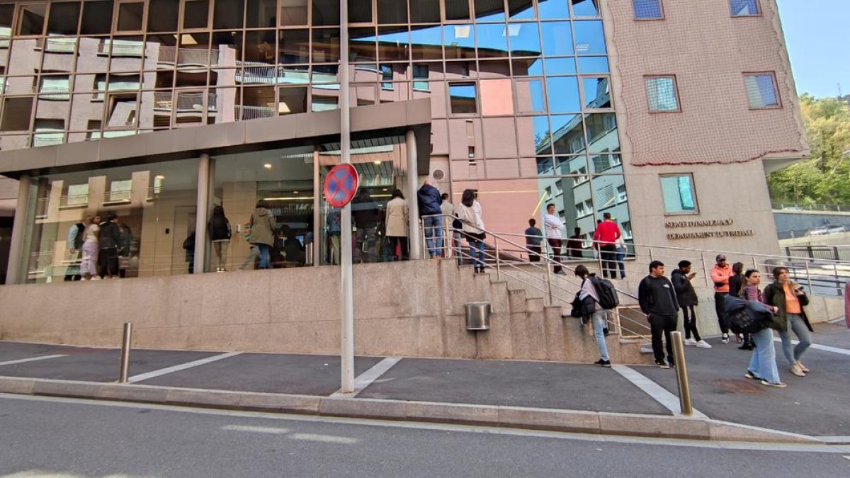Cues ocupació. Servei immigració.