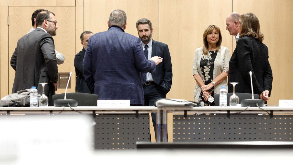 Eric Jover abans de l'inici de la reunió amb la cònsol major d'Andorra la Vella, Conxita Marsol.
