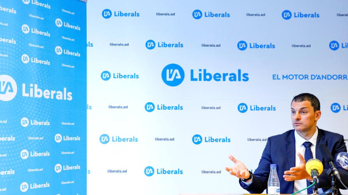Gallardo a la seu del Liberals d'Andorra.