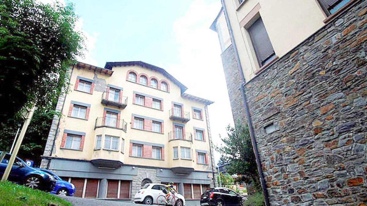 Façana de l'hotel Casamanya, a Ordino.