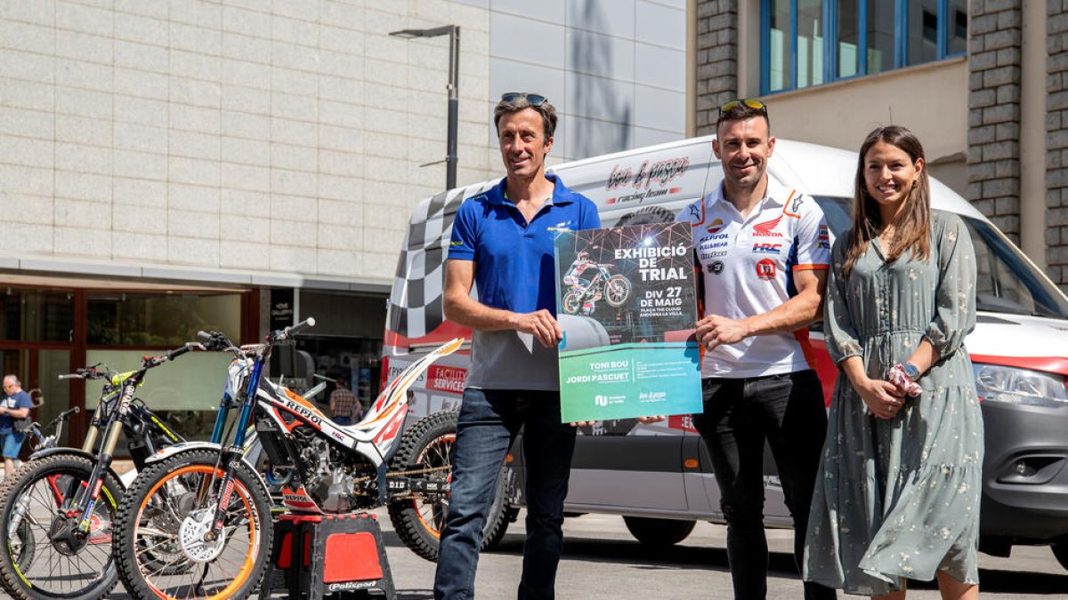 Un moment de la presentació amb Pascuet i Bou.