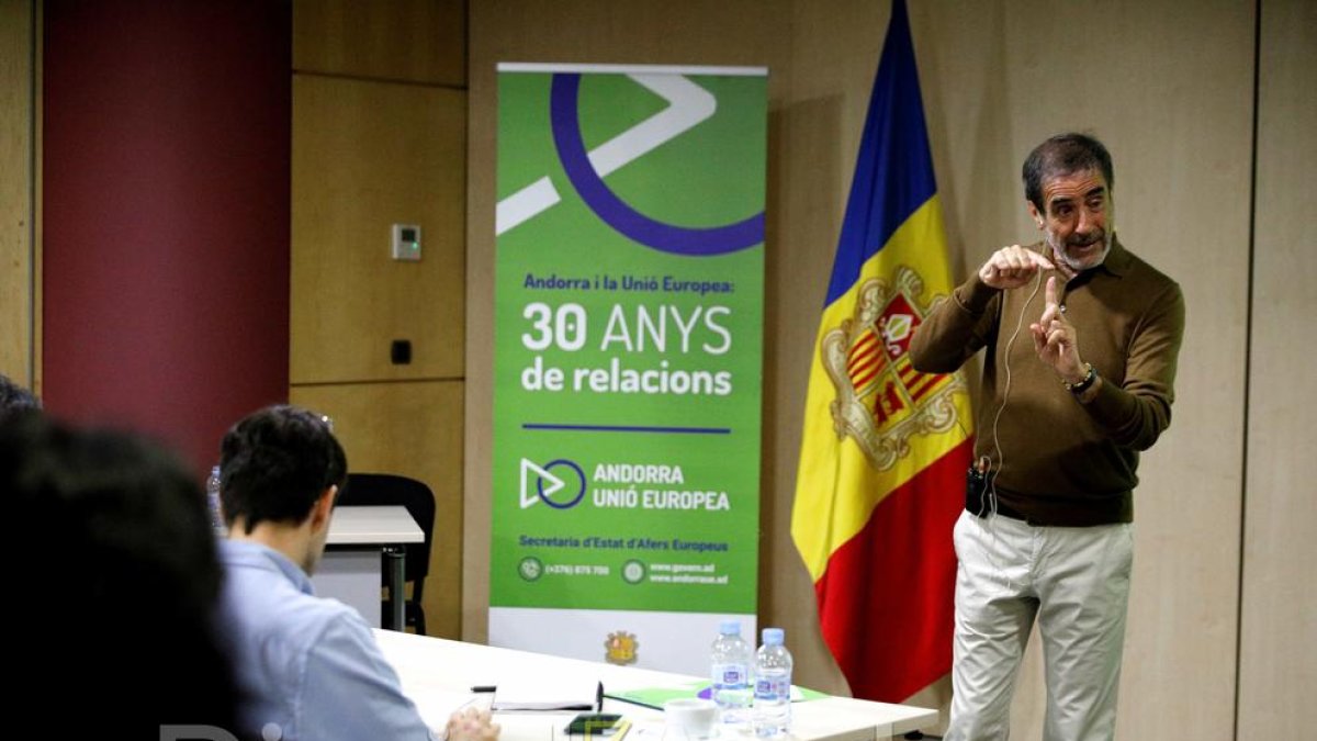 El suport a l'acord d'associació cau en 3,5 punts