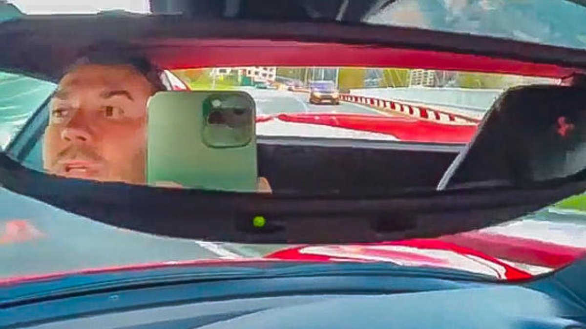Un dels vídeos del conductor del Ferrari.