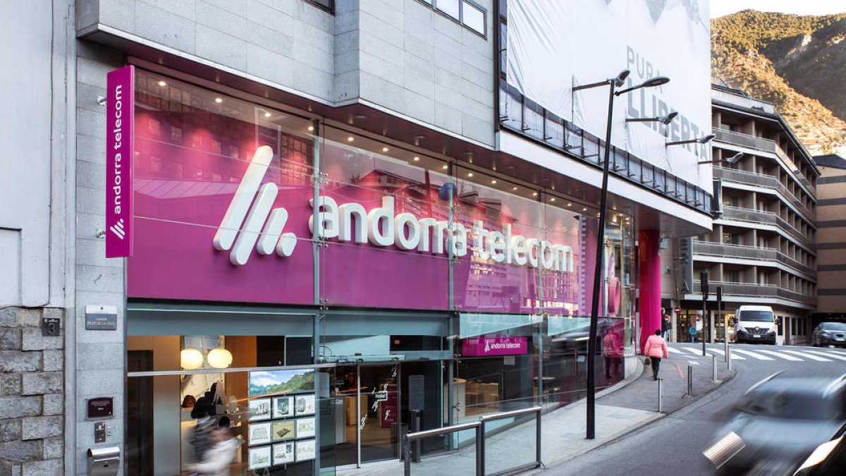 Façana de la seu comercial d'Andorra Telecom.