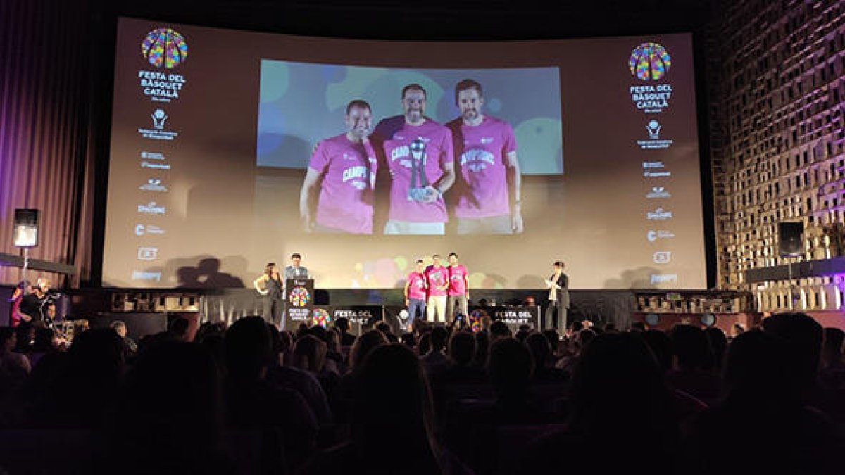 Una part del CB Encamp de 3x3 va recollir el trofeu.