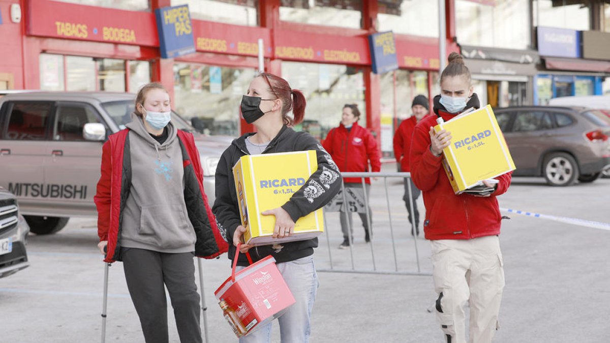 Turistes britànics fent compres.