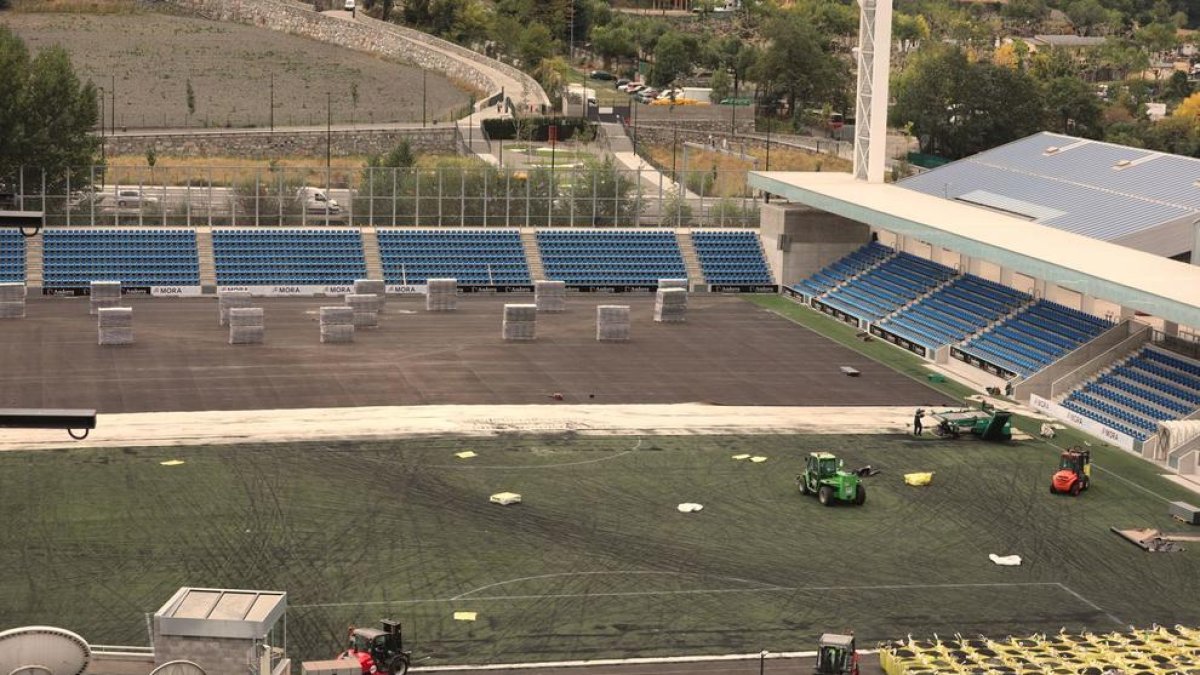 L'Estadi Nacional en el moment de la instal·lació de la gespa actual