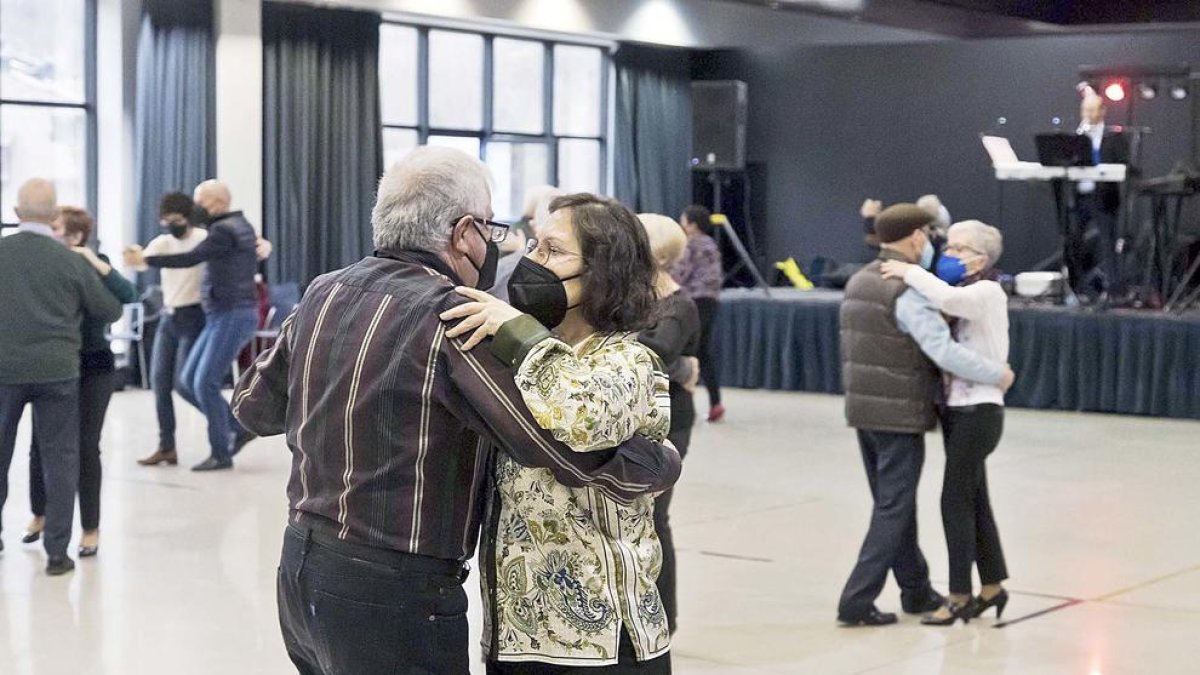 Parelles ballant a la Sala de la Closeta