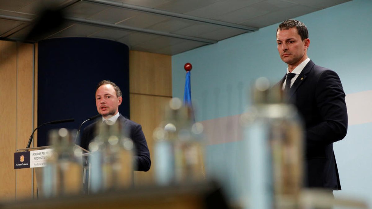 Espot i Gallardo en la presentació de les mesures.