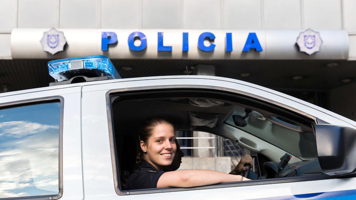 Una dona policia.