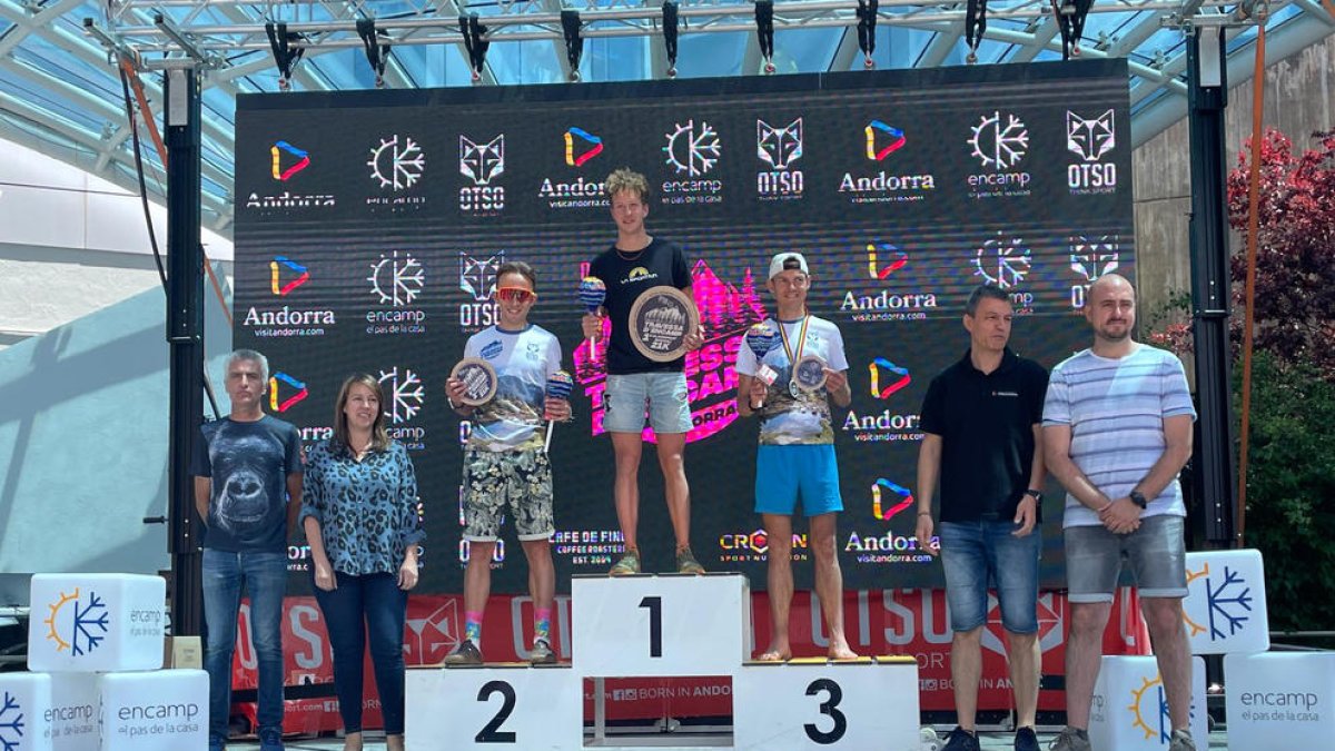 Isaac Barti, Gabriele Gazzetto i Jean Michel Balaven, podi masculí dels 21 k.