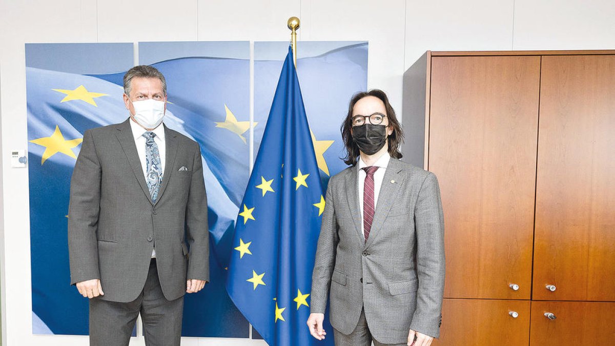 Landry Riba i Maros Sefcovic, reunits ahir.