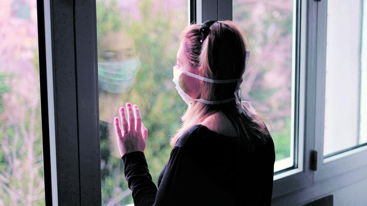 La covid passa a considerar-se com una infecció de grip