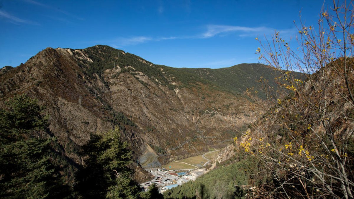 El pic de Padern, vist des d'Engolasters.