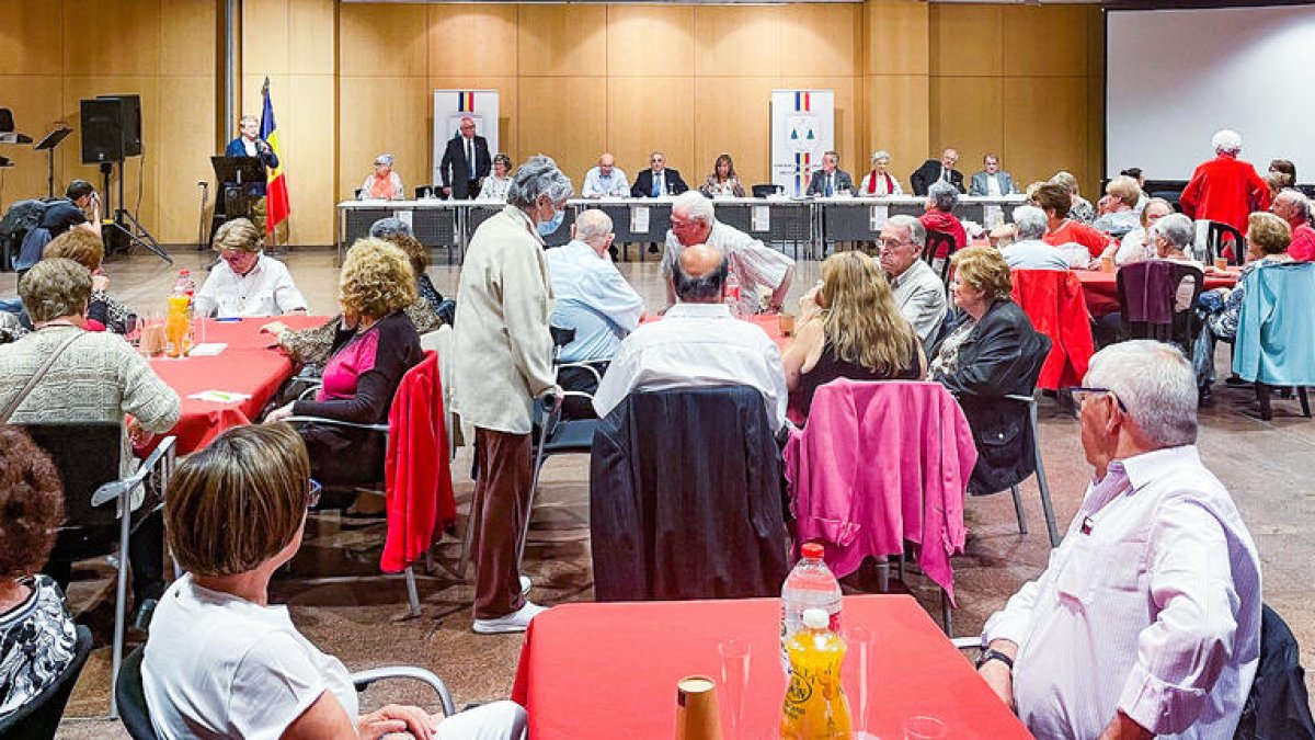 La Federació de la Gent Gran va celebrar ahir l'assemblea anual amb la presència del ministre Albert Font.