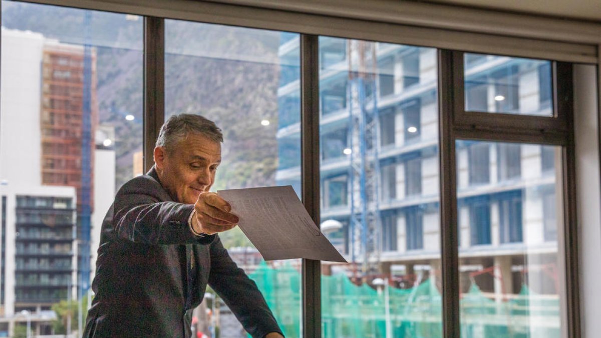 Josep Maria Pla, president de l'Institut de l'Habitatge, en la roda de premsa.