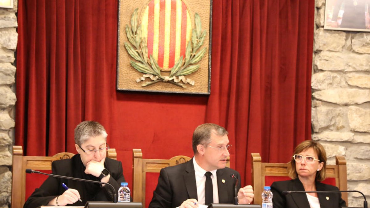 Els cònsols, ahir durant el ple del consell.