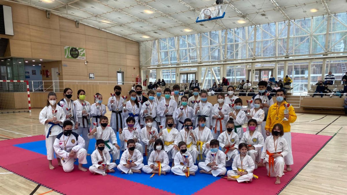 Els participants al Nacional de karate.