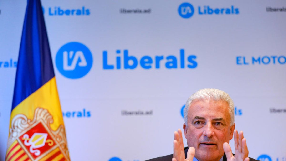 Josep Maria Cabanes va comparèixer ahir a la seu de Liberals d'Andorra.