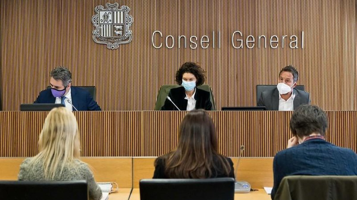 El ministre Jover, Ubach i Pere López a la Comissió