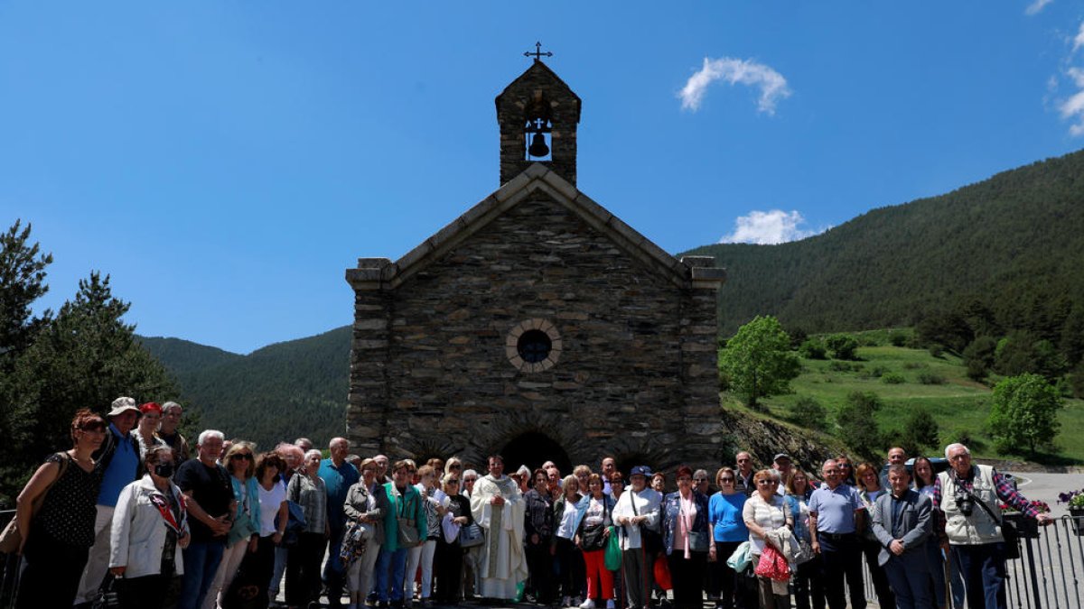 Els participants en l'aplec, ahir a Canòlich.