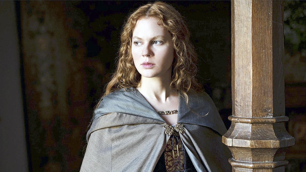 Alicia von Rittberg en el paper de la futura reina Isabel I a 'Becoming Elizabeth'.