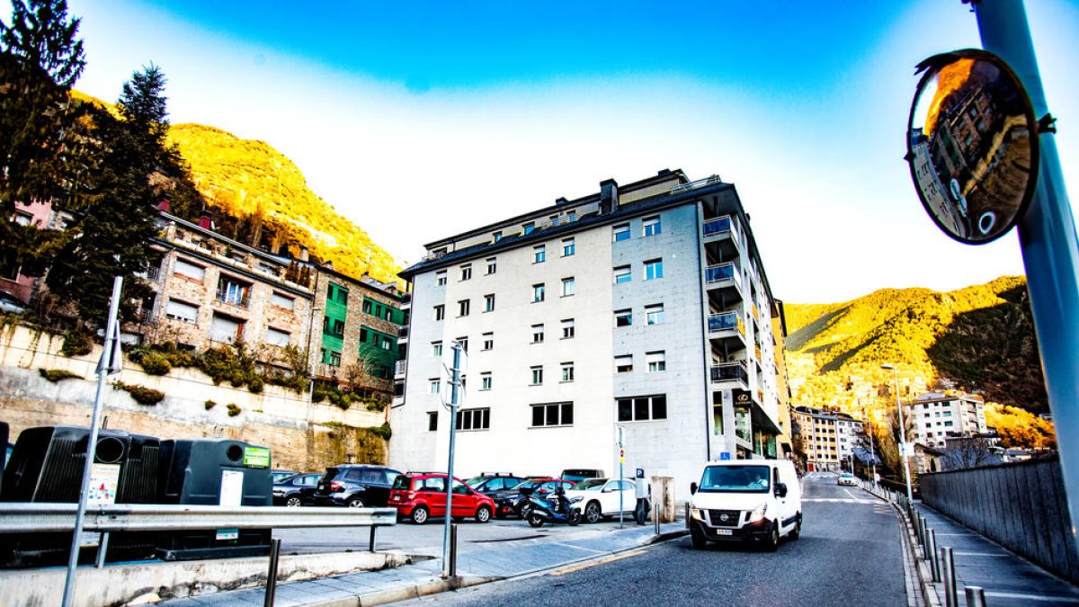La parcel·la de l'avinguda del Pessebre on es vol construir l'edifici.