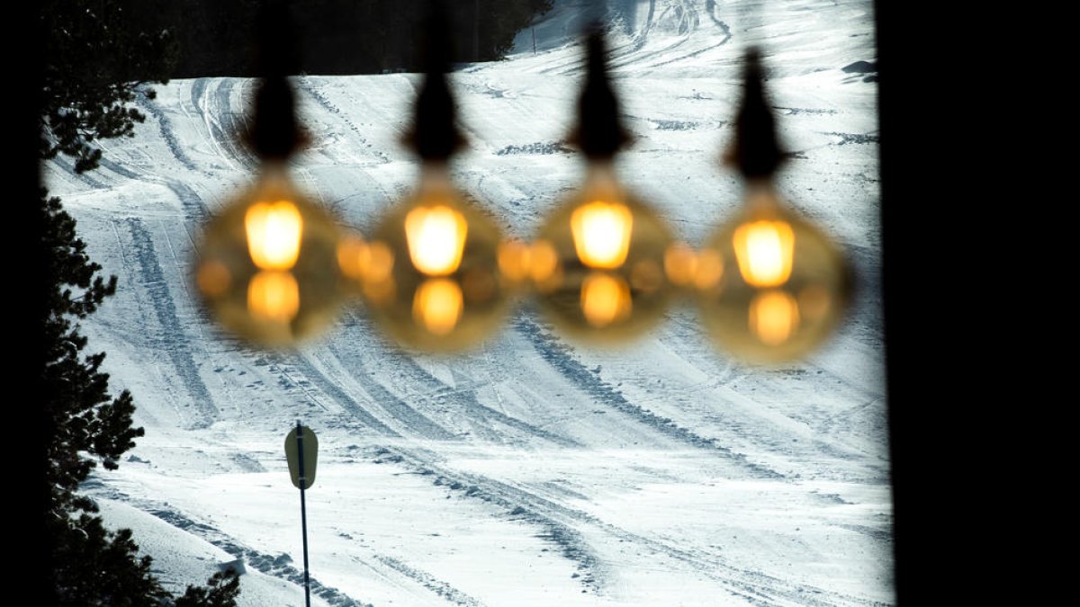 El preu de la llum s'ha encarit des del segon semestre del 2021.