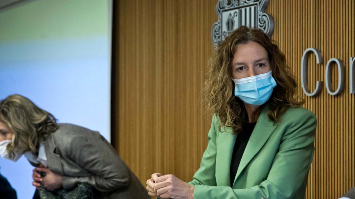 La ministra Calvó a la comissió.