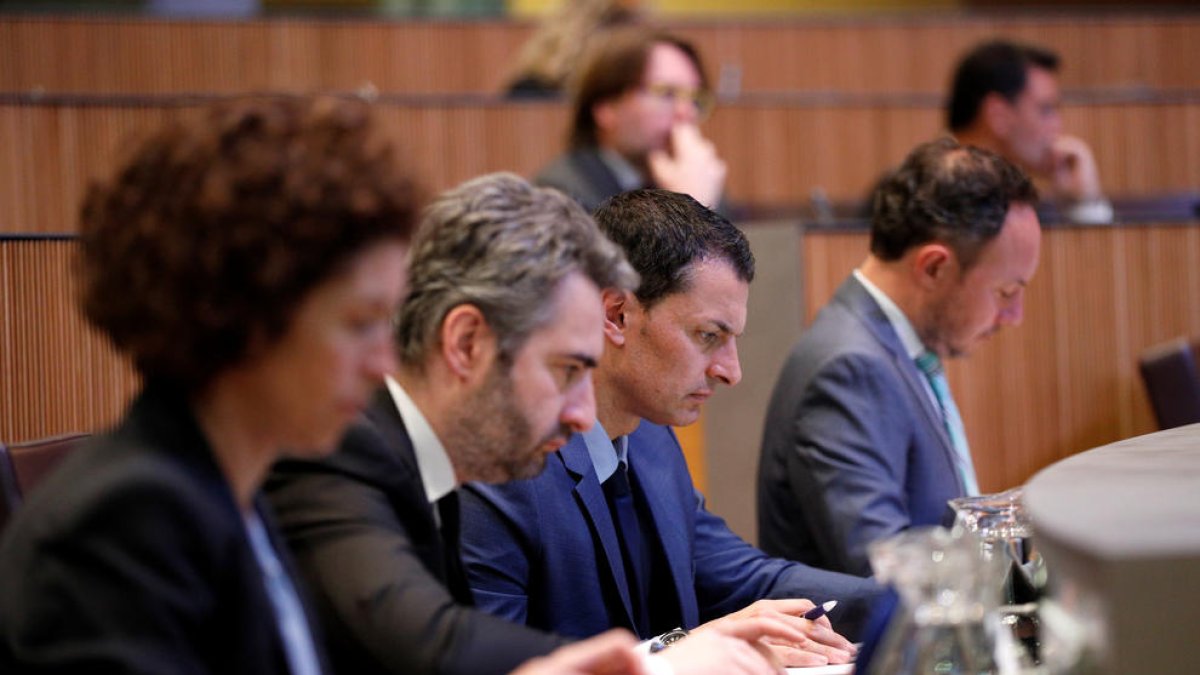 Membres de l'executiu en una sessió del Consell General.