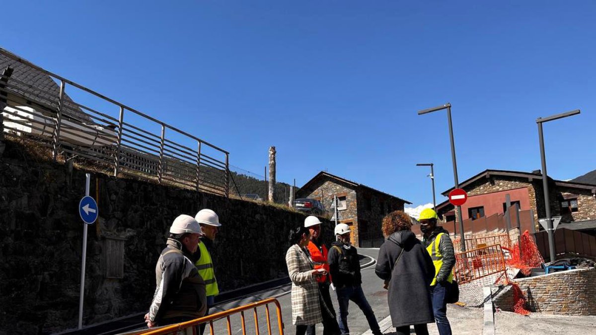 Fase final de les obres al carrer Costes de Teixidó