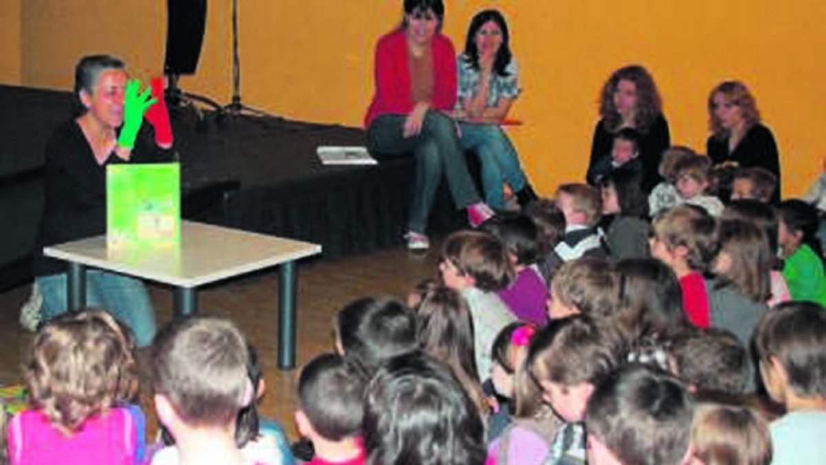 Activitats pel cinquè aniversari del programa 'Nascuts per llegir'.