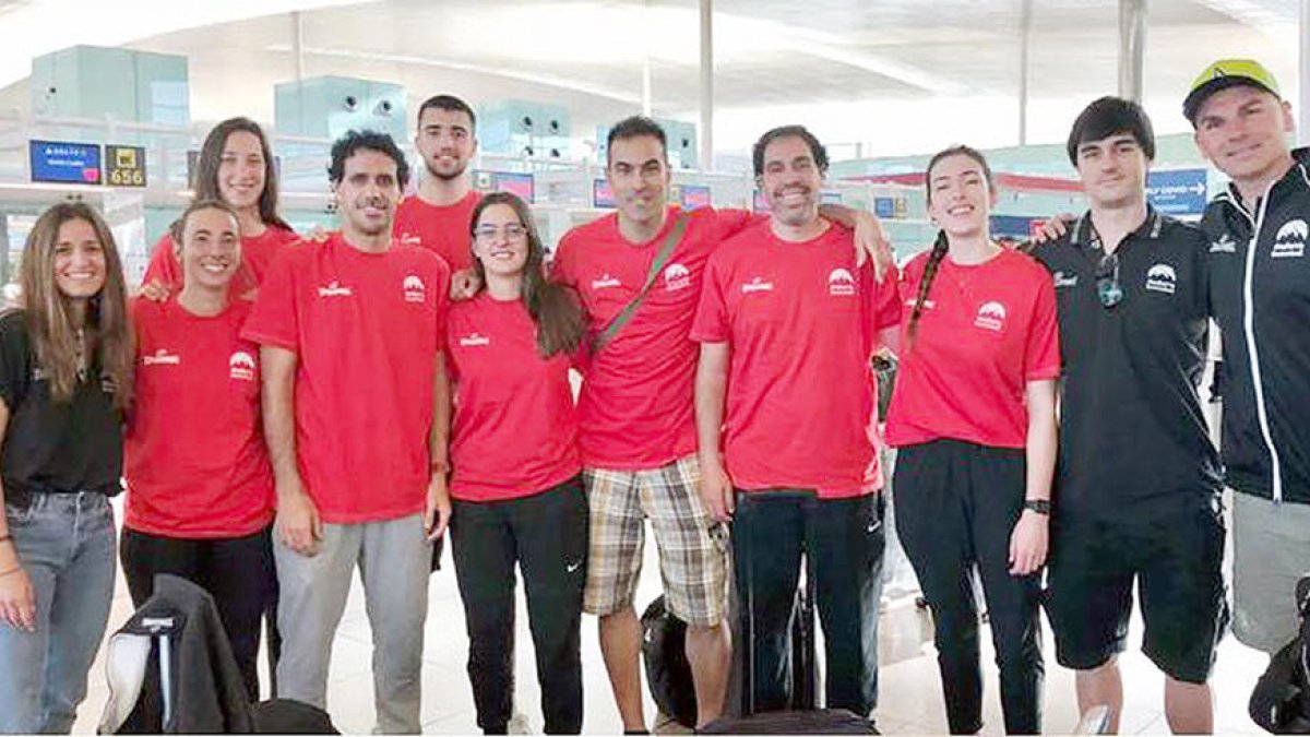 La delegació andorrana, amb els equips masculí i femení.