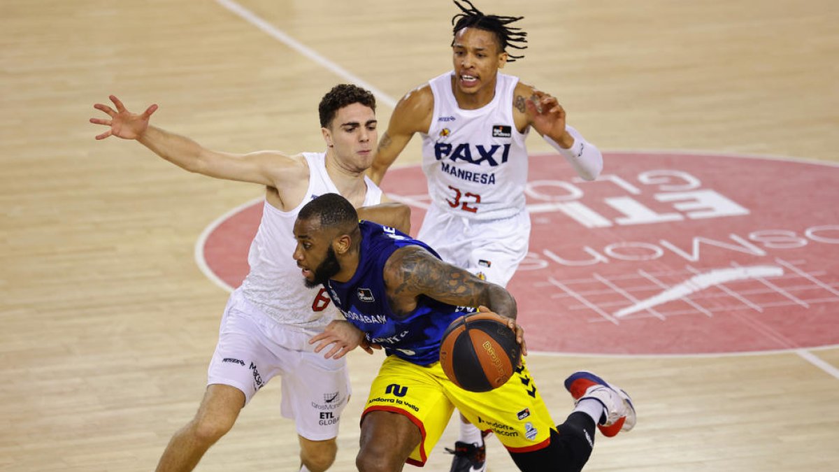 Els tricolors només han aguantat quart i mig sobre el parquet