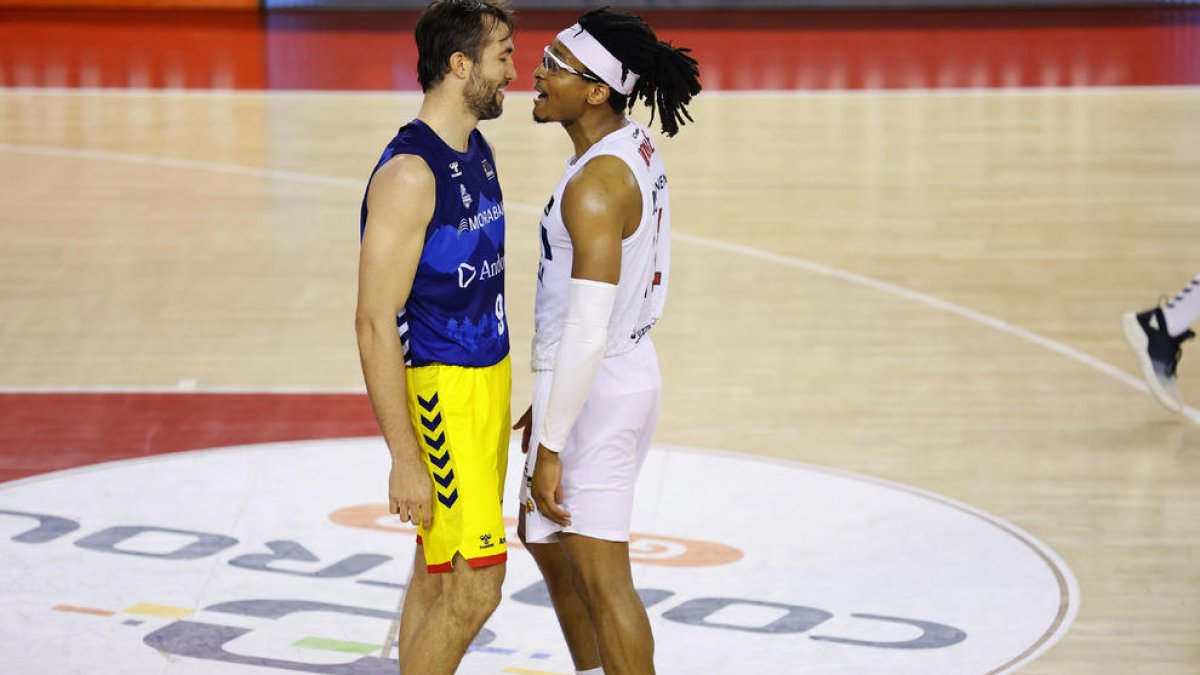 Llovet nega les acusacions racistes de Moneke